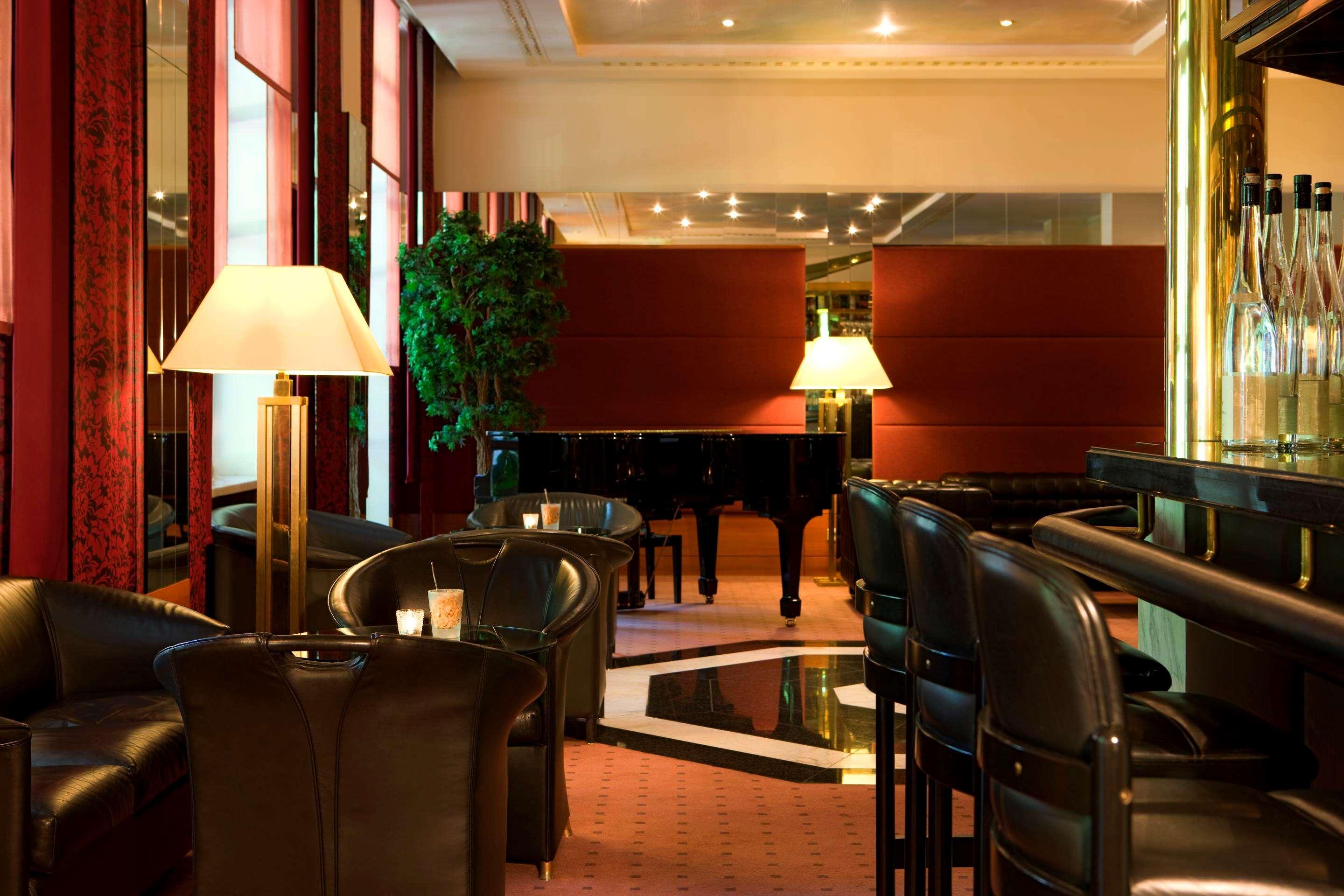 Steigenberger Hotel & Spa Bad Pyrmont Ngoại thất bức ảnh The piano bar
