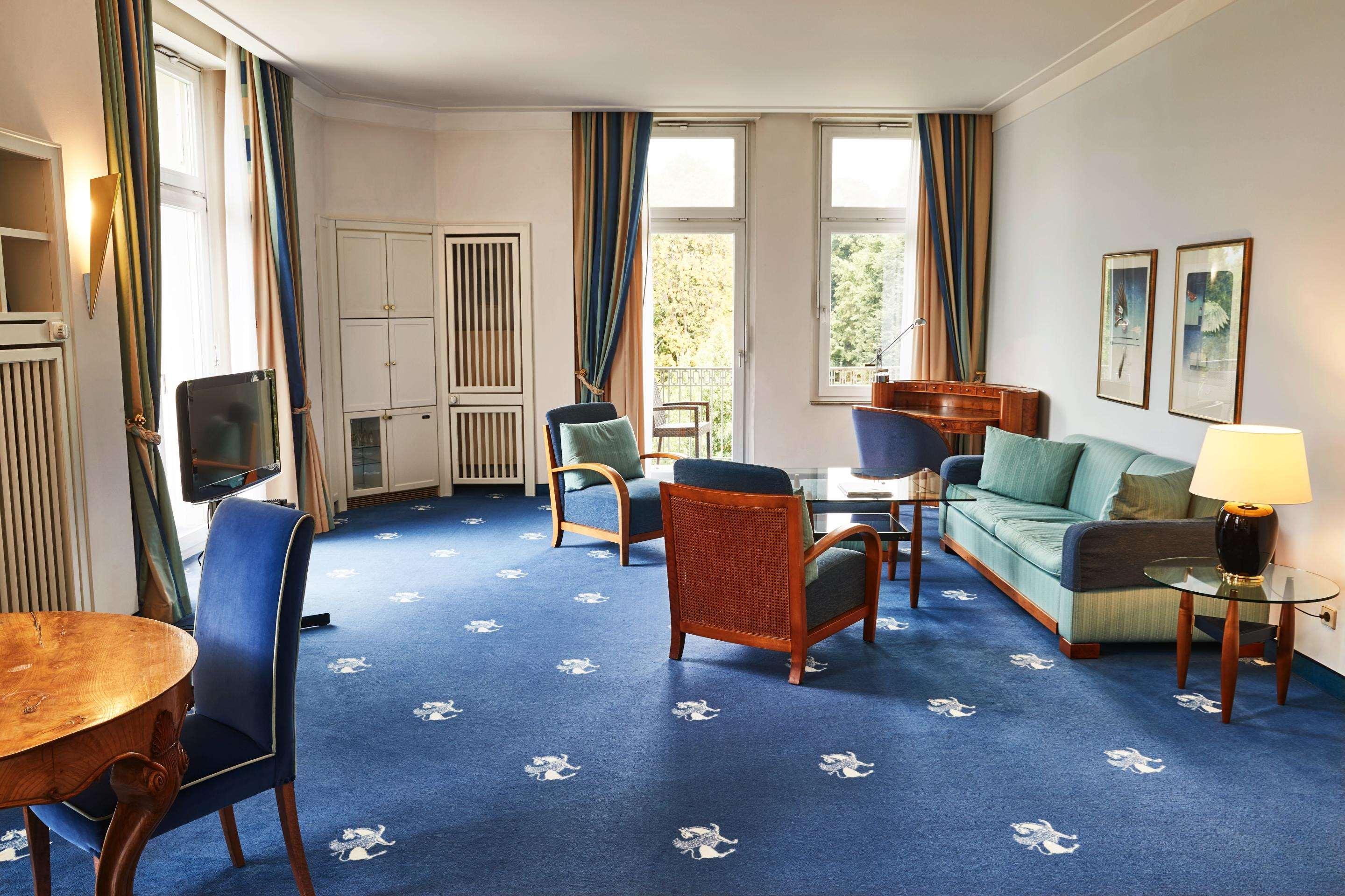 Steigenberger Hotel & Spa Bad Pyrmont Ngoại thất bức ảnh A suite at the Hotel de Saxe