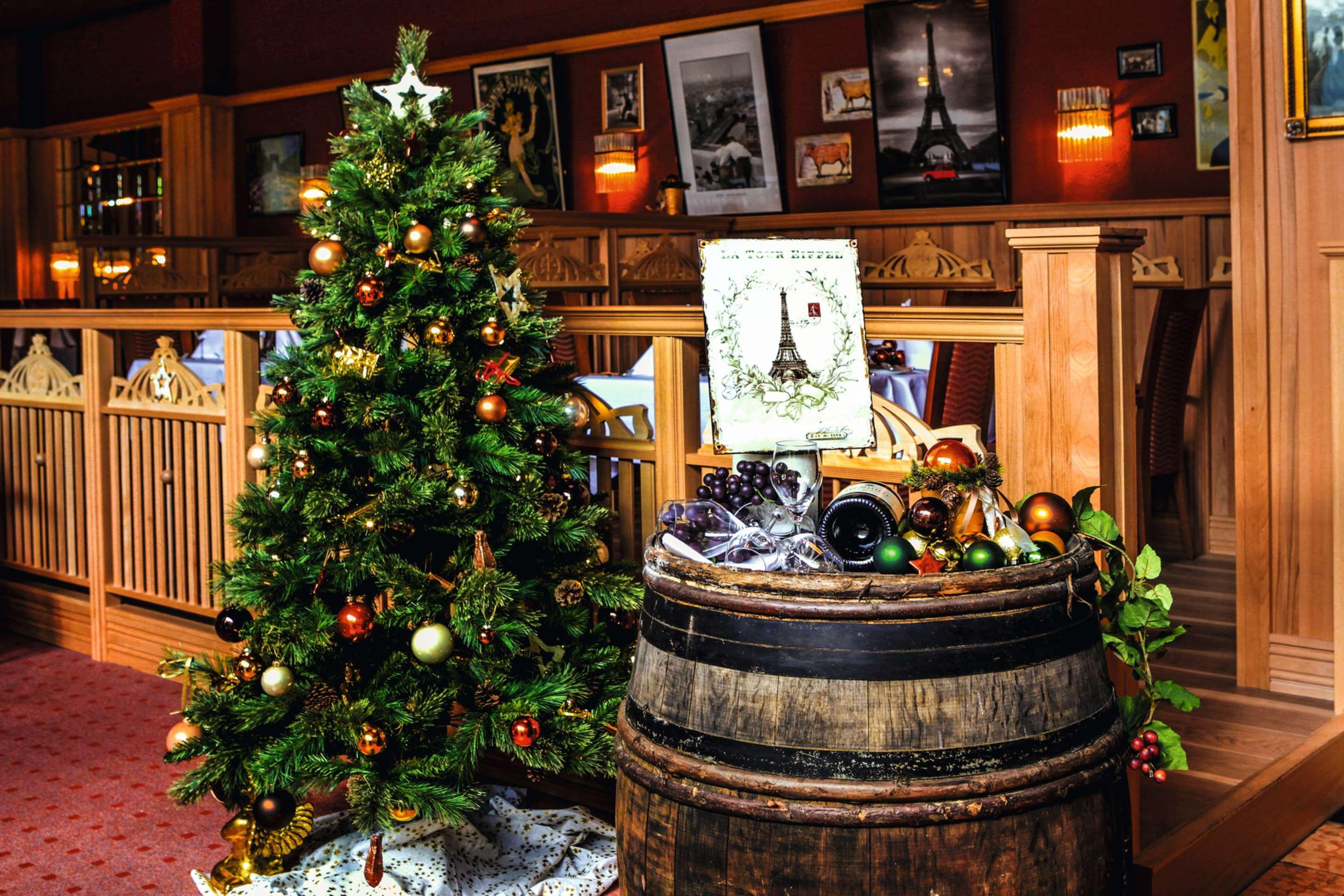 Steigenberger Hotel & Spa Bad Pyrmont Ngoại thất bức ảnh Christmas tree at the entrance of the wine museum