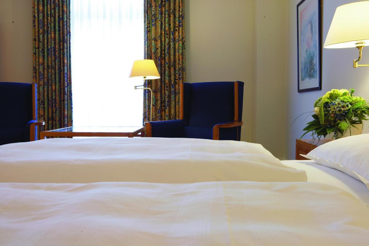 Steigenberger Hotel & Spa Bad Pyrmont Ngoại thất bức ảnh A room at the hotel
